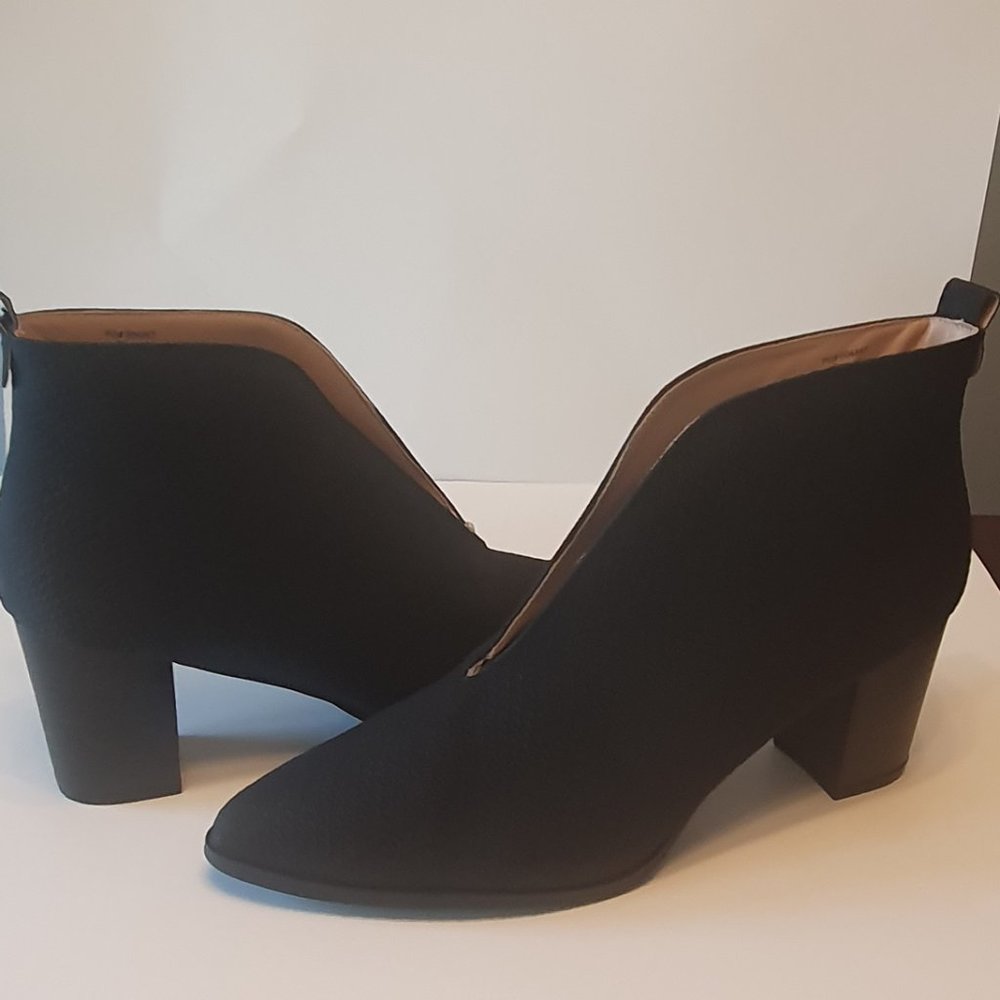 Journee Collection Black Booties